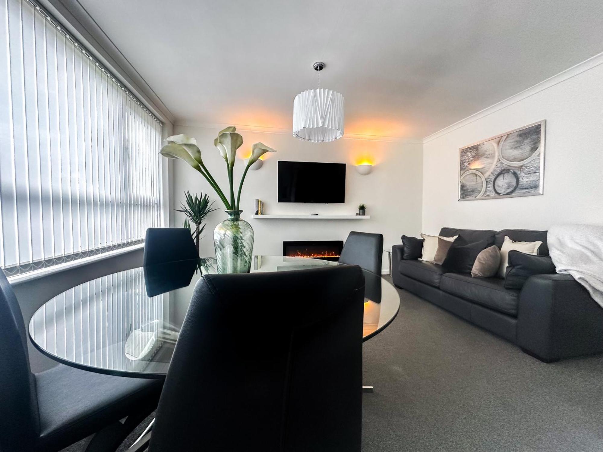 Contemporary And Cosy Birmingham Apartment- Free Parking & Wi-Fi Exterior photo